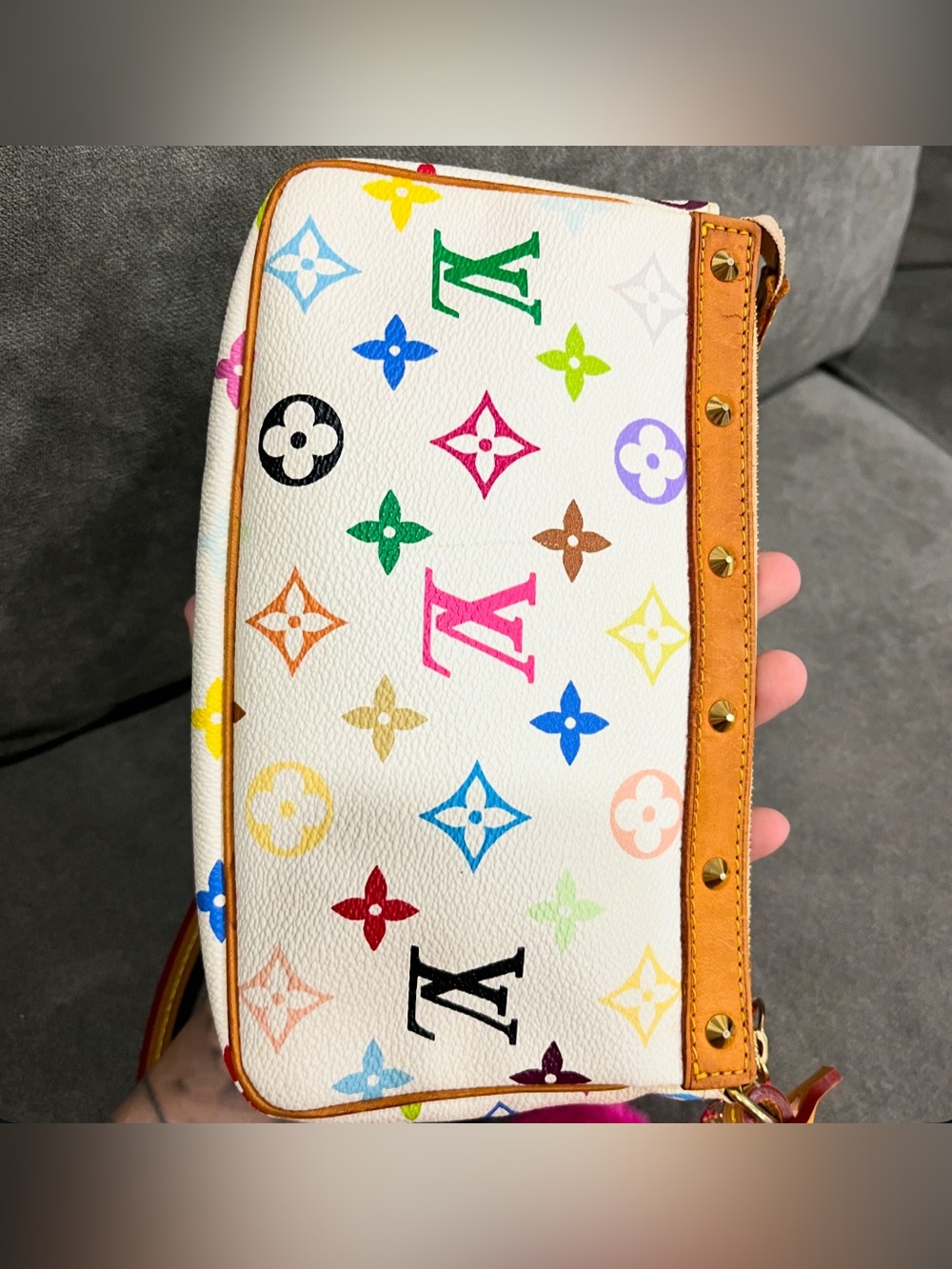 Louis Vuitton - Picture 8 of 16